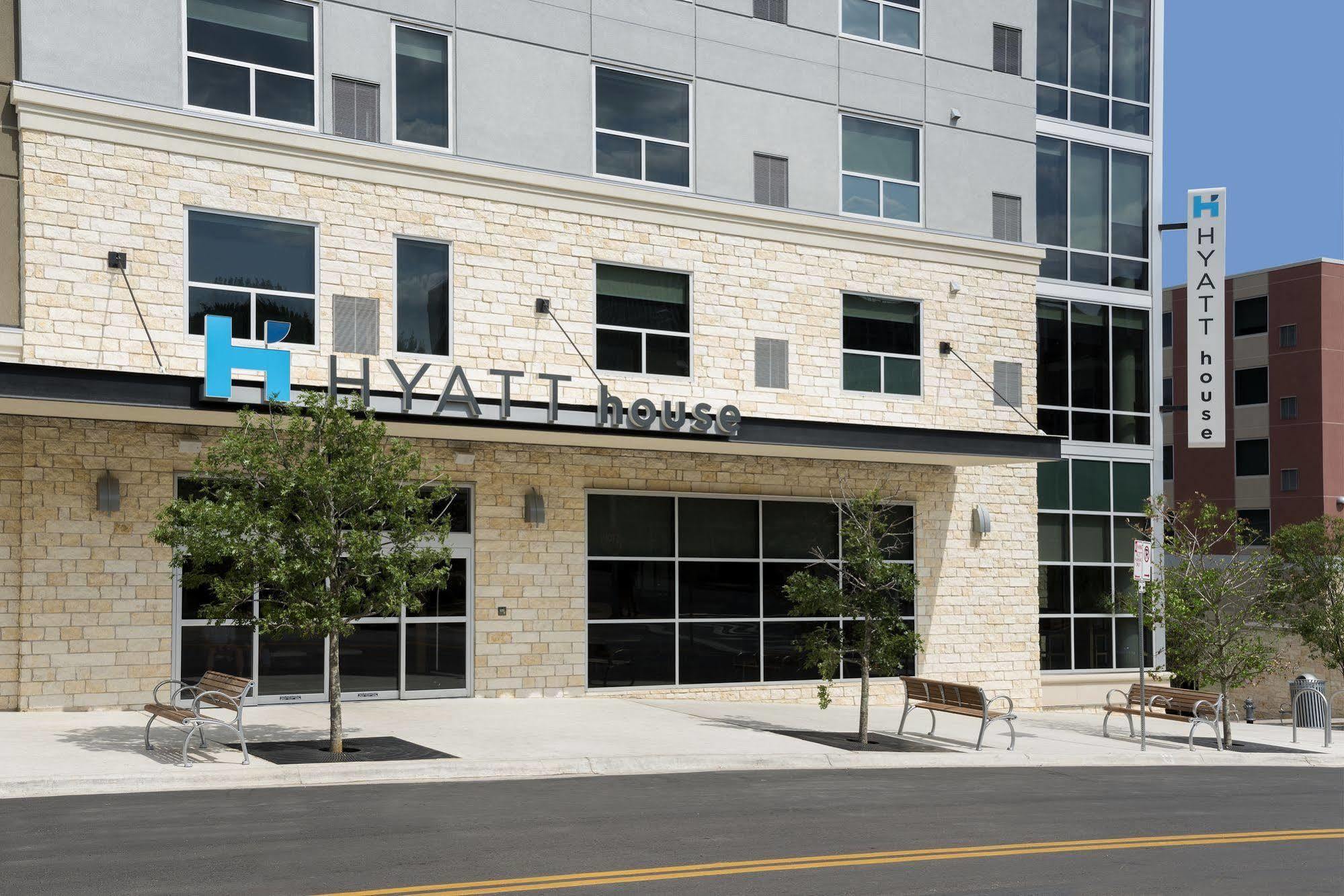 Hyatt House Austin/downtown 4*